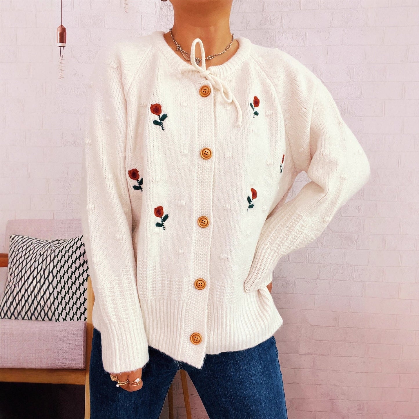Damen Strickjacke Blumenstickerei Knopfverschluss