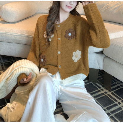 Damen Strickjacke mit Blumenapplikationen Kuschelig
