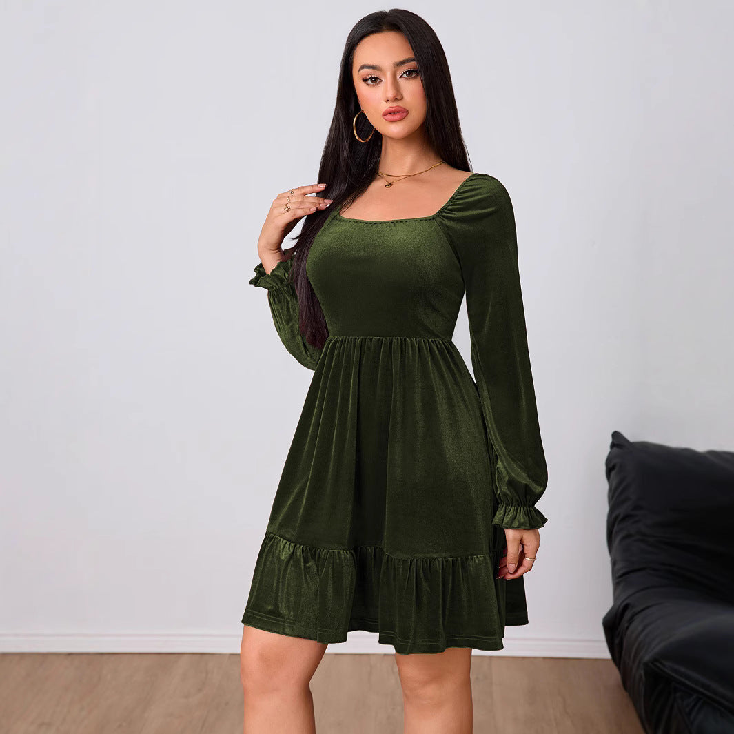 Damen Minikleid aus Samt mit Volant und Puffärmeln