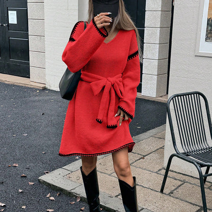 Damen Strickkleid mit Gürtel und V-Ausschnitt