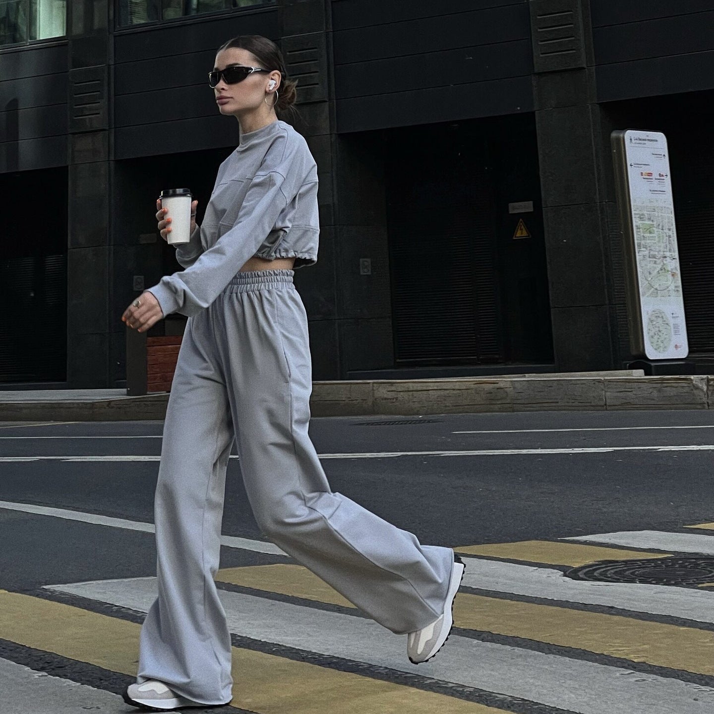 Damen Cropped Sweatshirt Set mit weiter Hose Eveloria