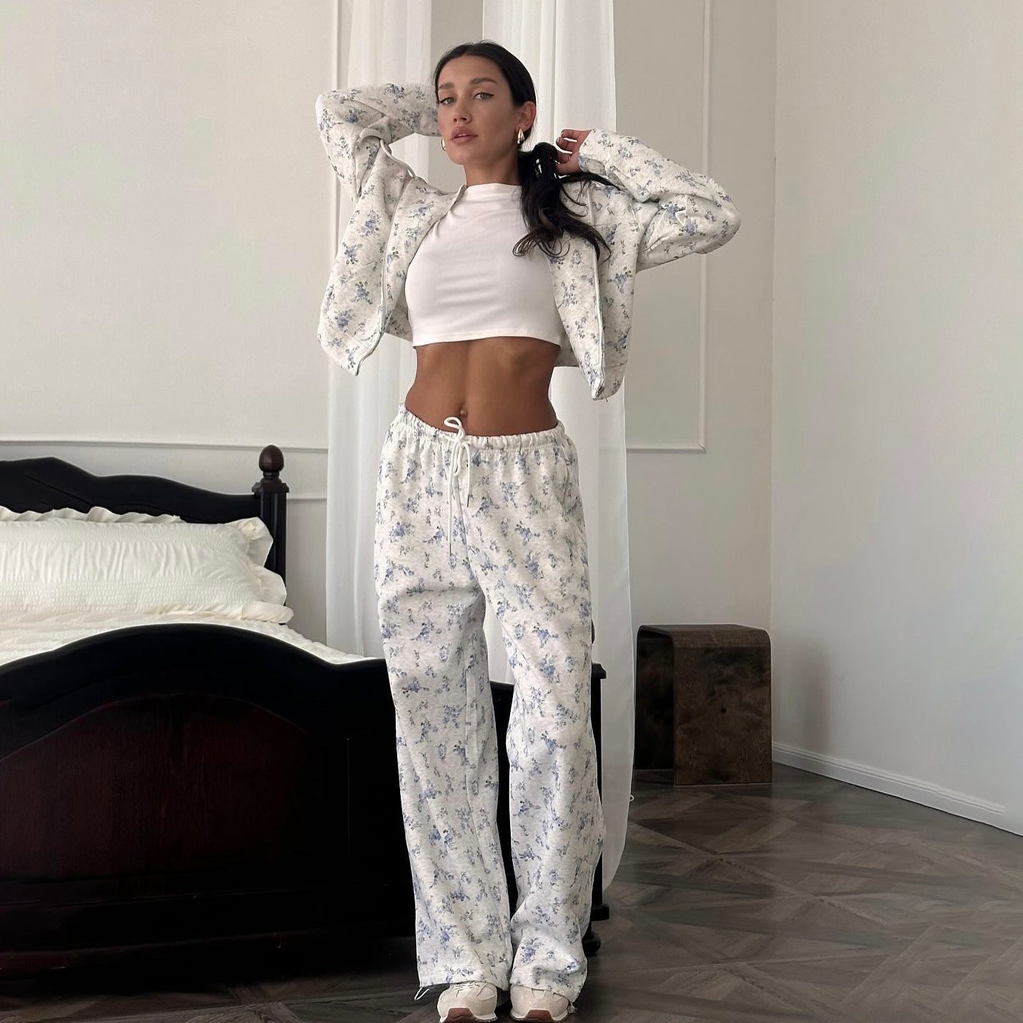 Damen Freizeitoutfit mit floralem Muster Eveloria