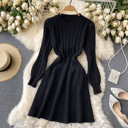 Damen Strickkleid Zopfmuster Figurbetonend Schnitt Eveloria