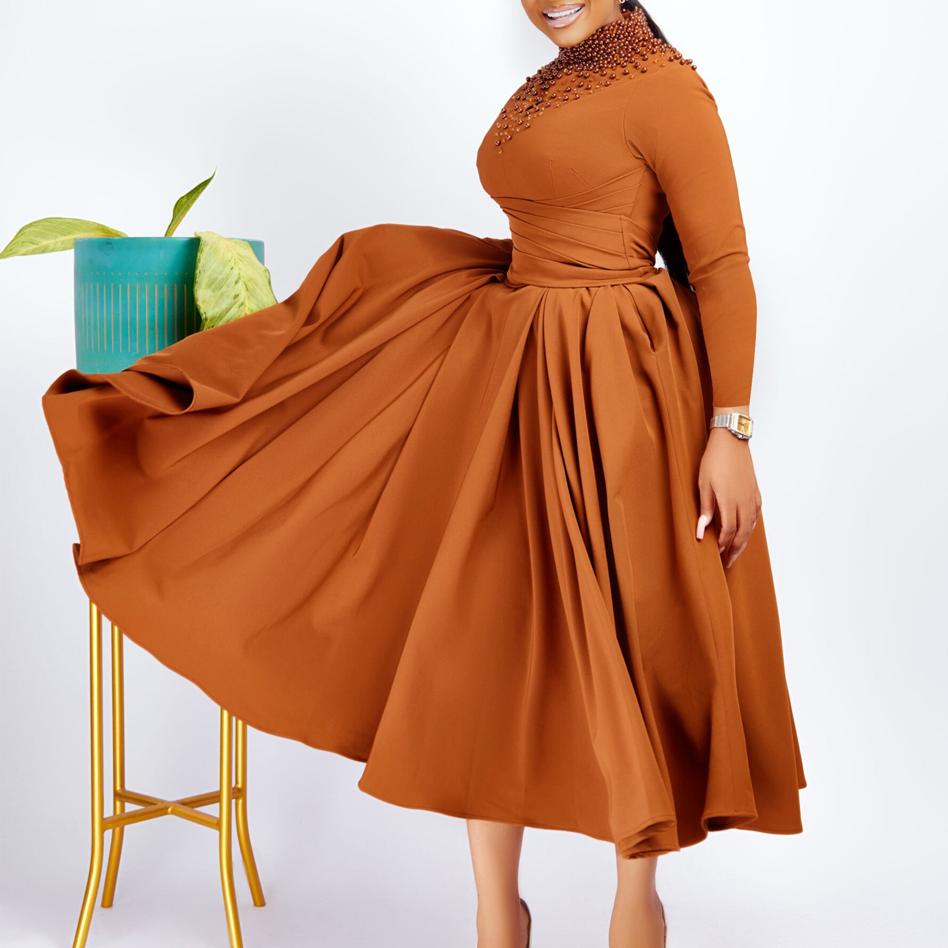 Damen Maxikleid mit Perlenverzierung Tailliert Schwarz Eveloria - Eveloria