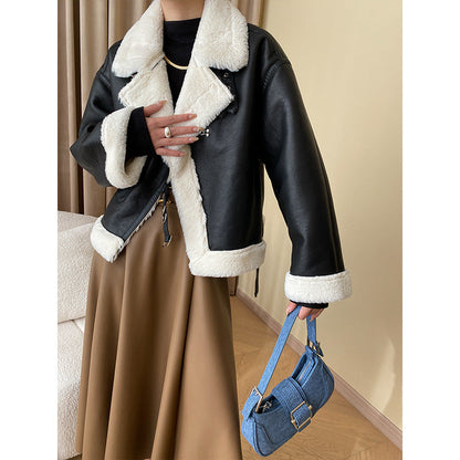 Damen Lammfelljacke Cropped Schnitt mit Druckknöpfen Eveloria