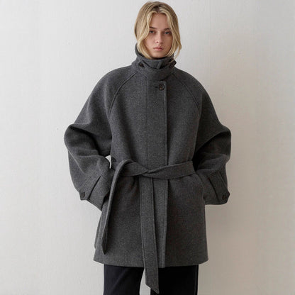 Damen Wollmantel mit Hochkragen und Taillengürtel Schwarz Eveloria - Eveloria