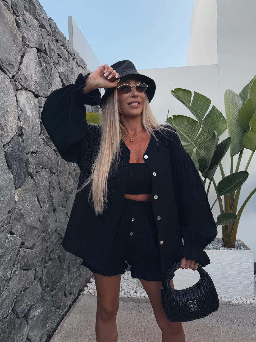 Damen Set Kurze Hose Luftige Bluse Rüschendetails