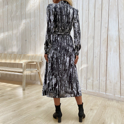 Damen Midikleid mit Bindegürtel und grafischem Muster
