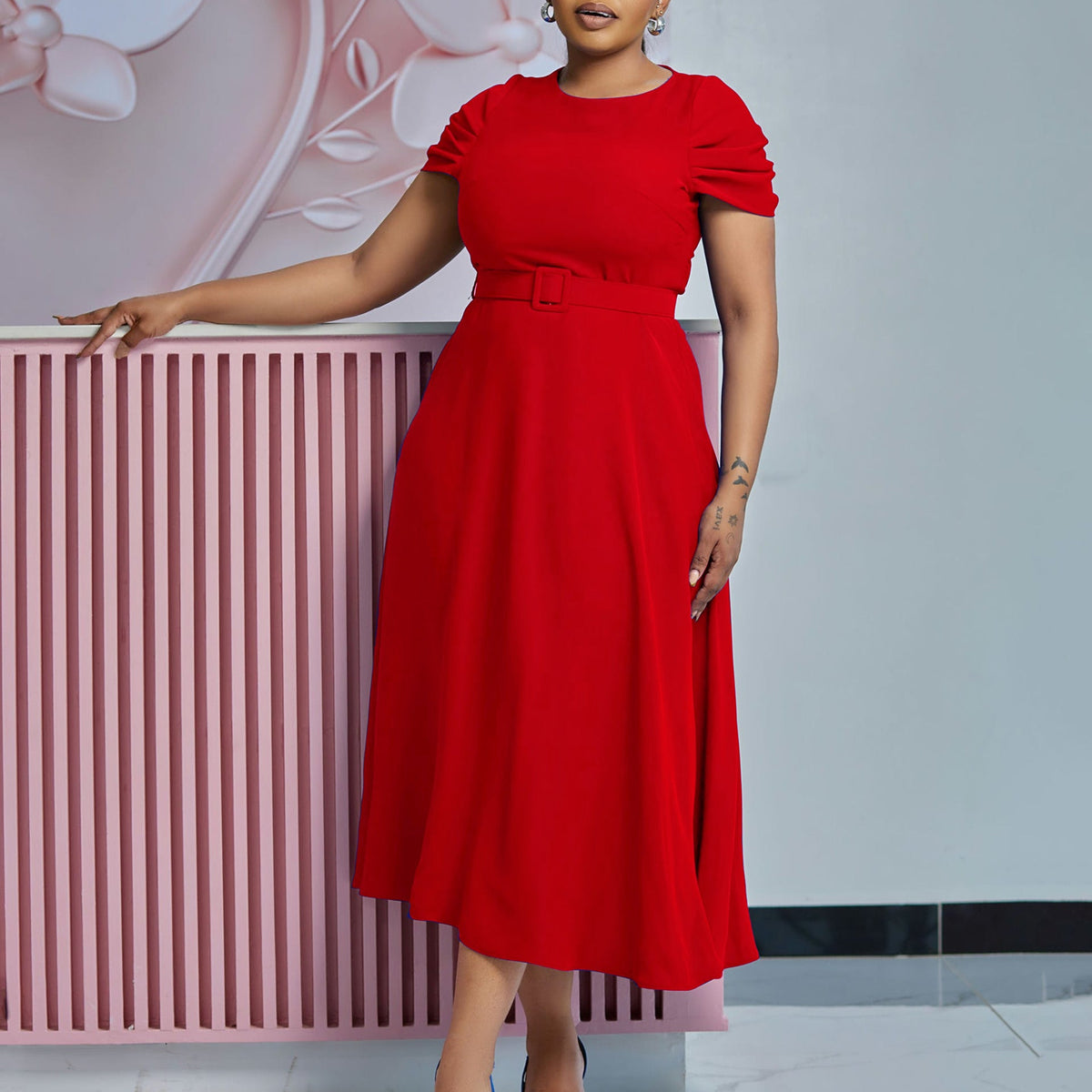 Damen Midi-Kleid mit Gummizug und schmalem Gürtel Eveloria - Eveloria