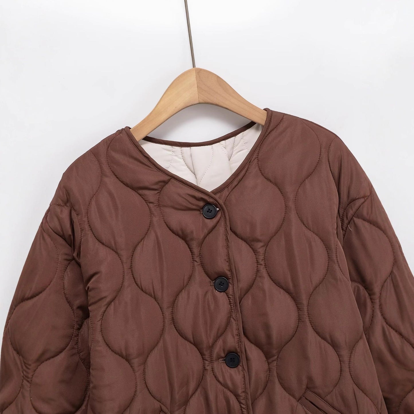 Damen Steppjacke Modern Knopfdetails Eveloria