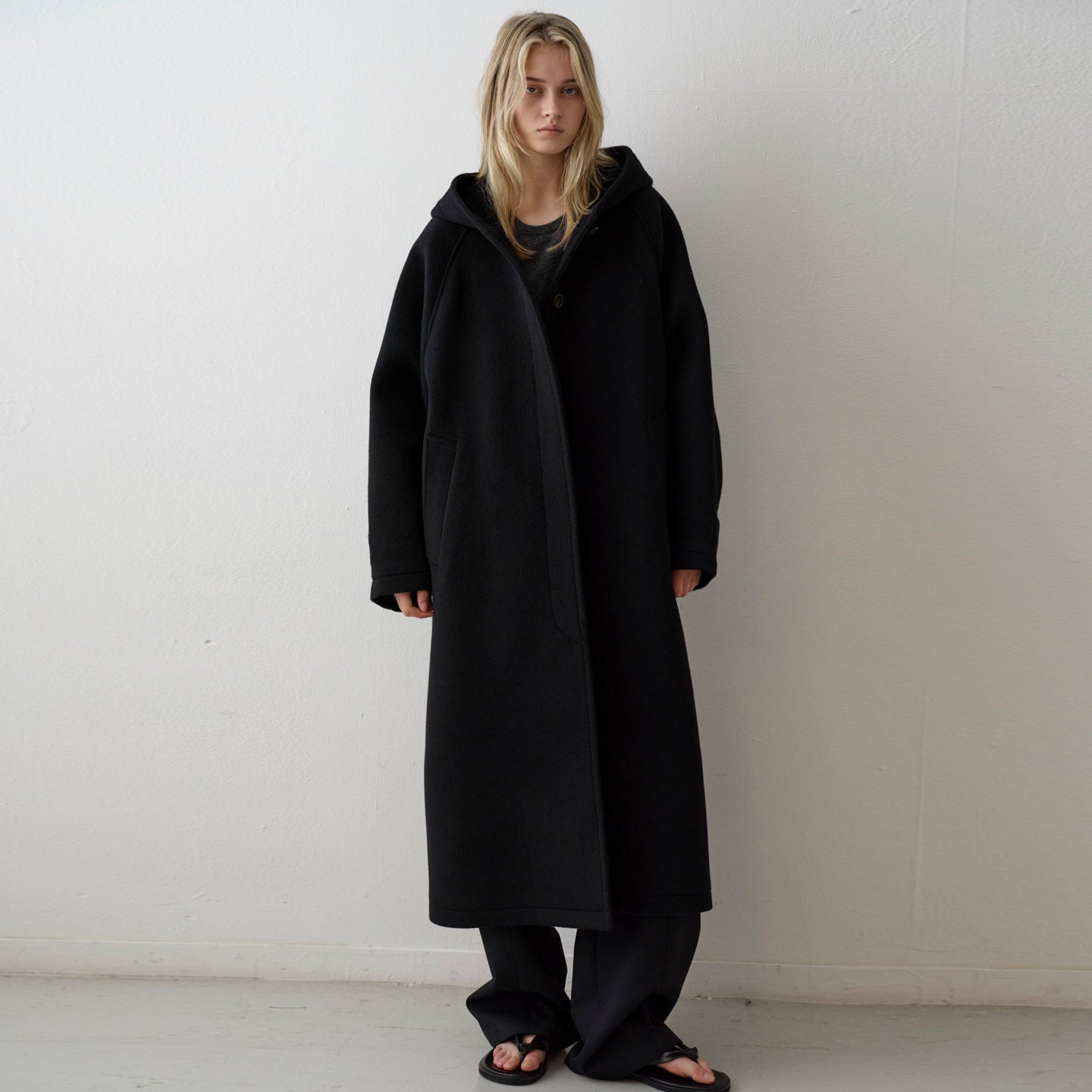 Damen Wollmantel Oversized mit Kapuze und Taschen Eveloria