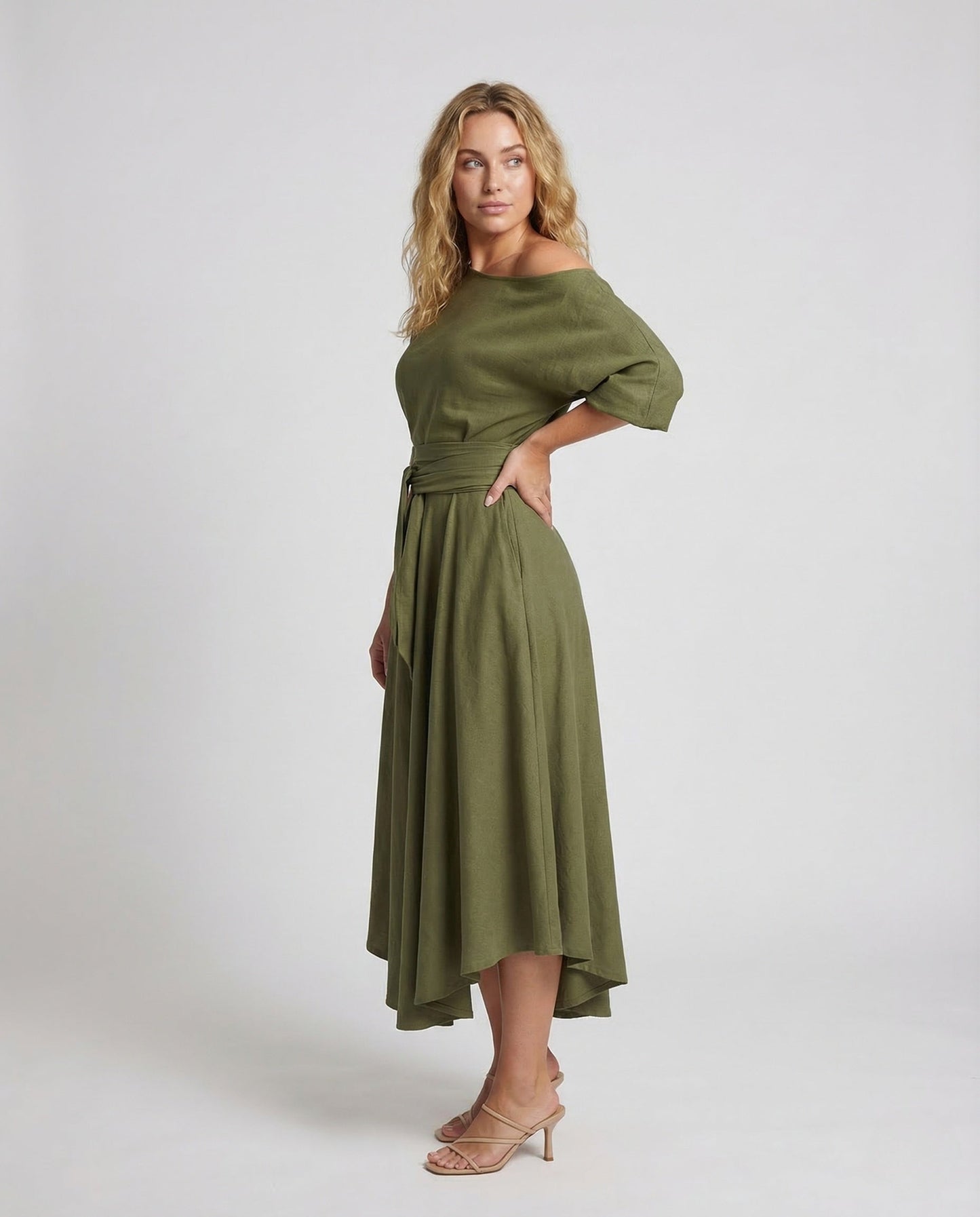 Damen Asymmetrisches Kleid mit Gürtel und Taschen - Eveloria