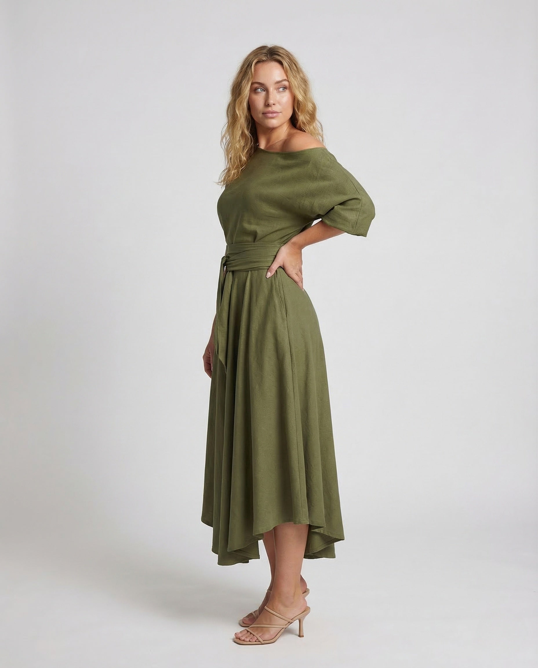Damen Asymmetrisches Kleid mit Gürtel und Taschen - Eveloria