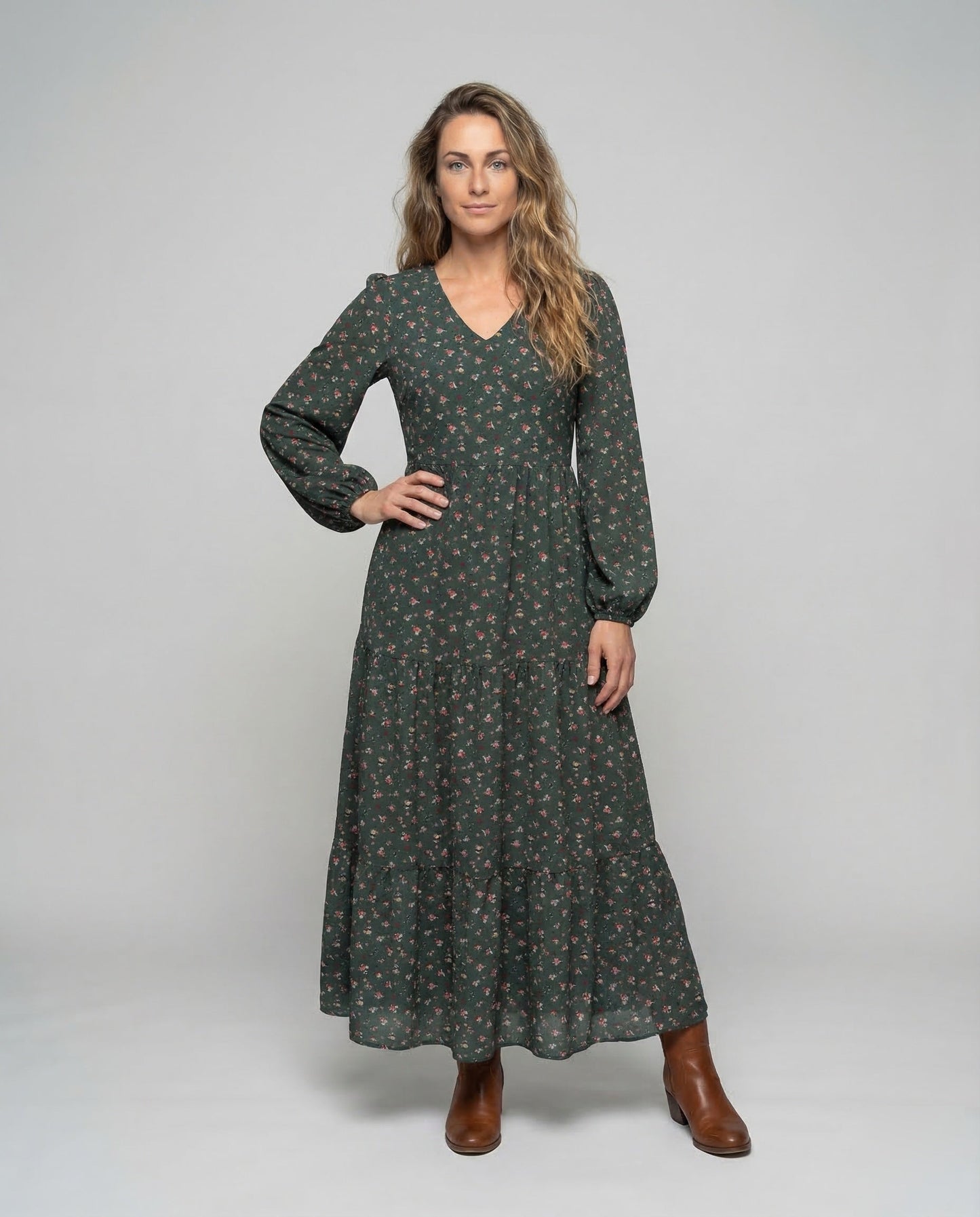 Damen Maxikleid mit Blumenmuster und Stufenschnitt - Eveloria