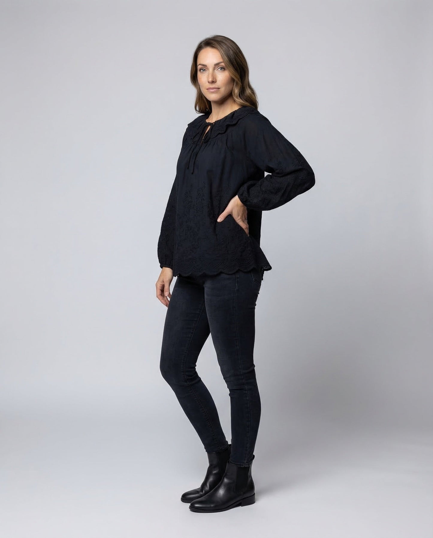 Damen Bluse mit Lochstickerei und Volant - Eveloria
