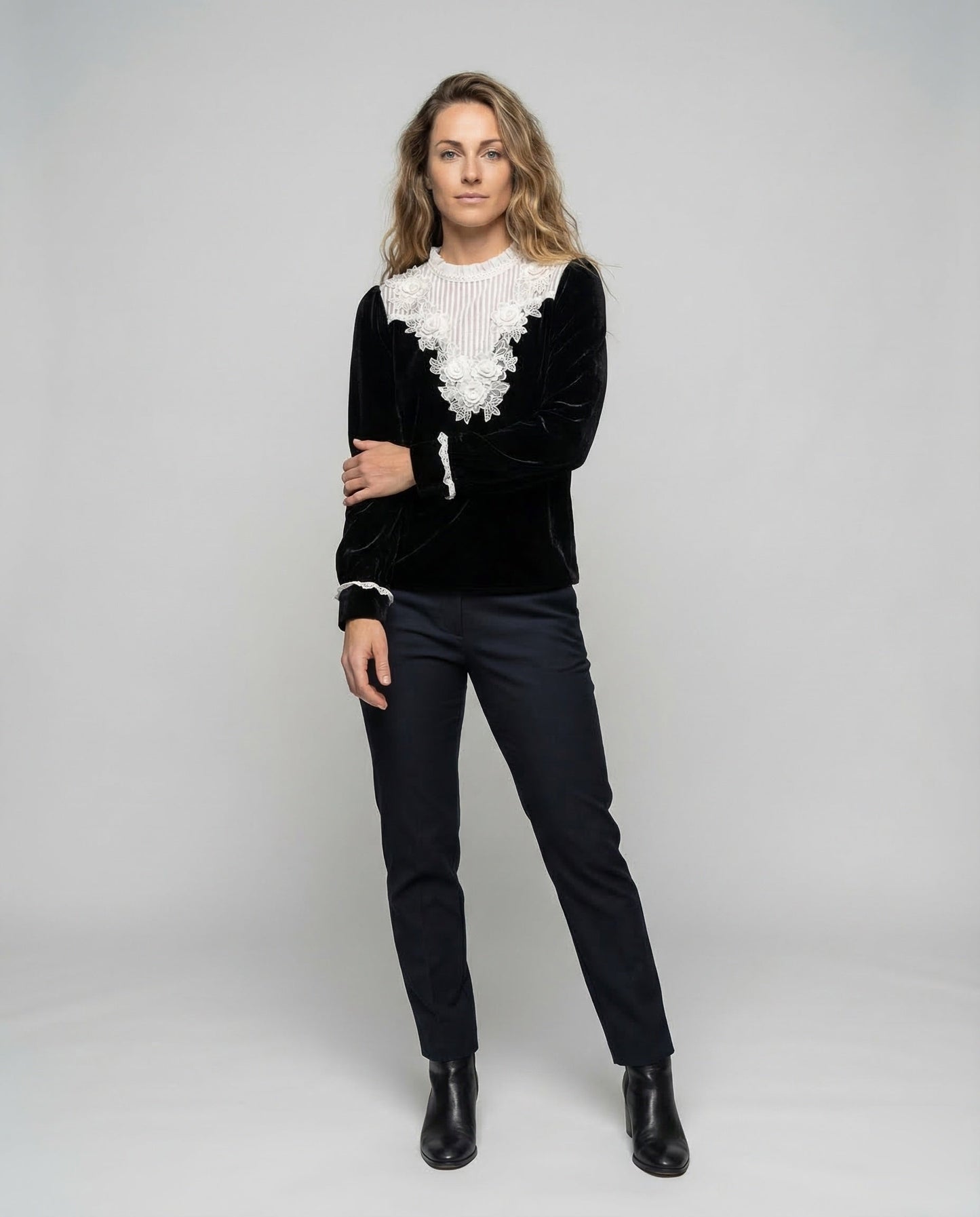 Damen Spitzenbluse aus Samt - Eveloria