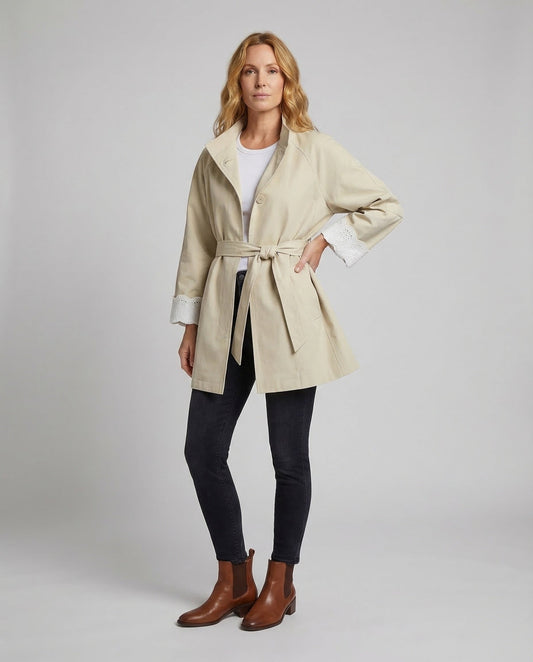 Damen Taillierter Trenchcoat mit Spitzenmanschetten - Eveloria