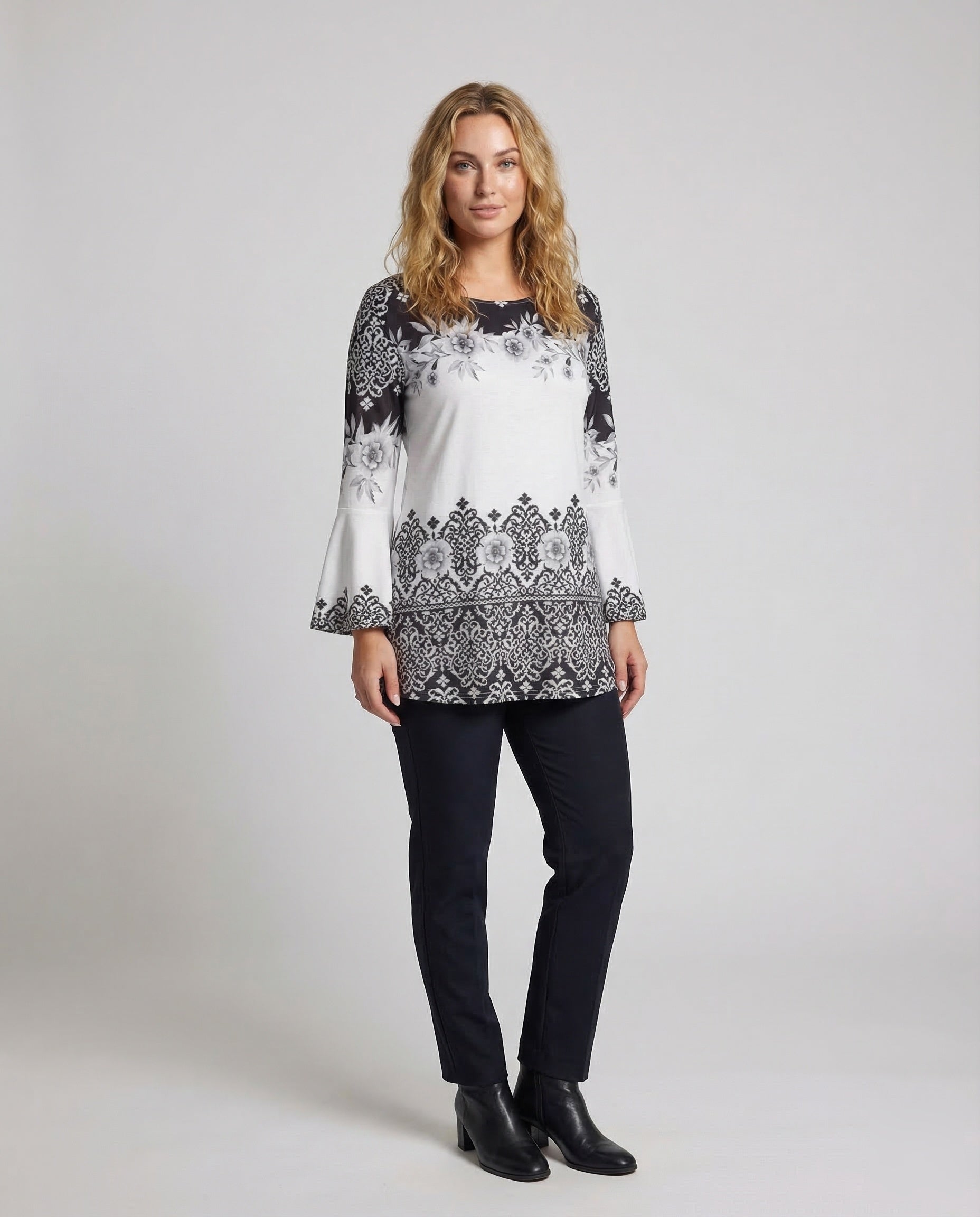 Damen Tunika mit Trompetenärmel und Blumenbordüre - Eveloria