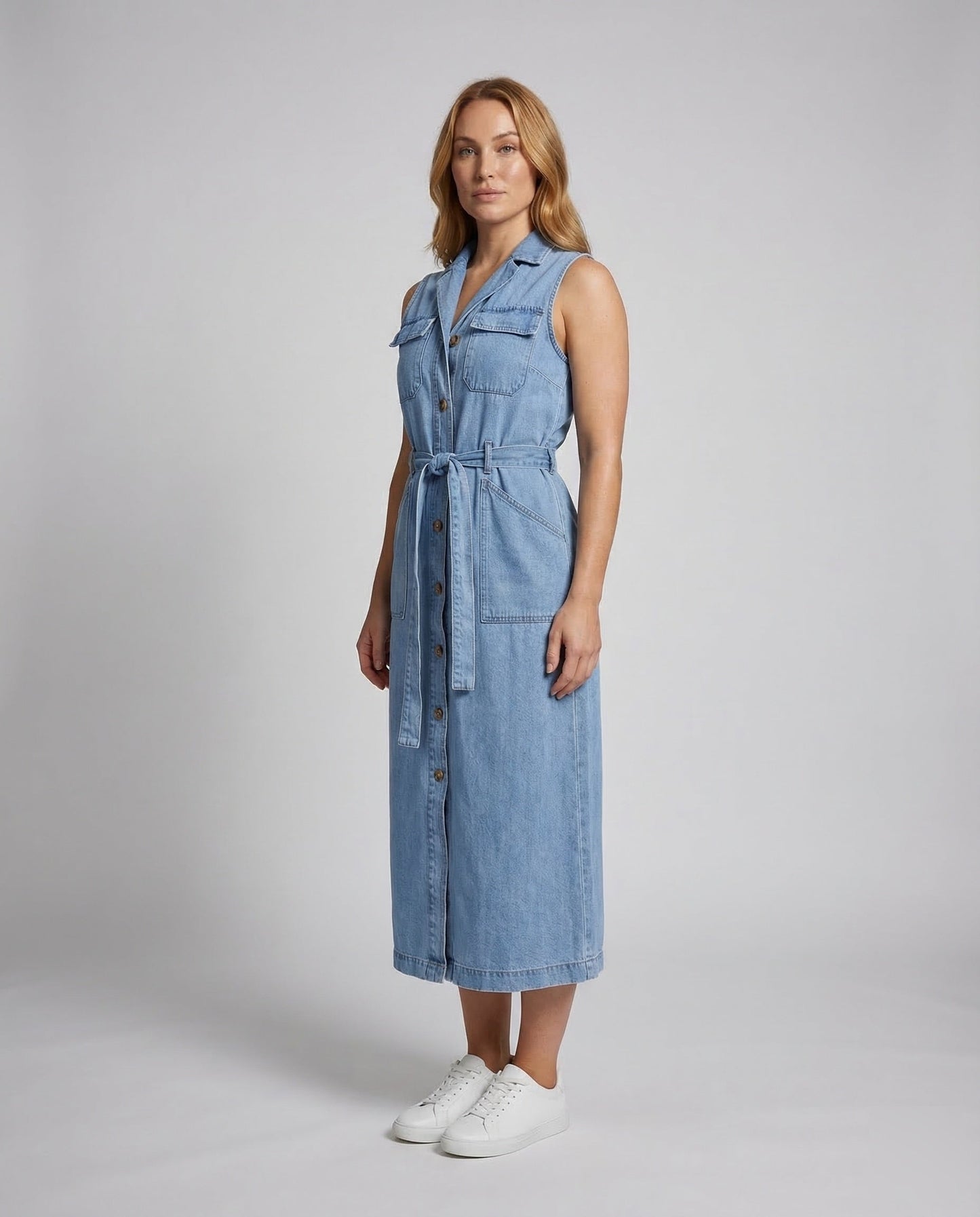 Damen Maxikleid aus Jeans mit Bindegürtel und Beinschlitz - Eveloria