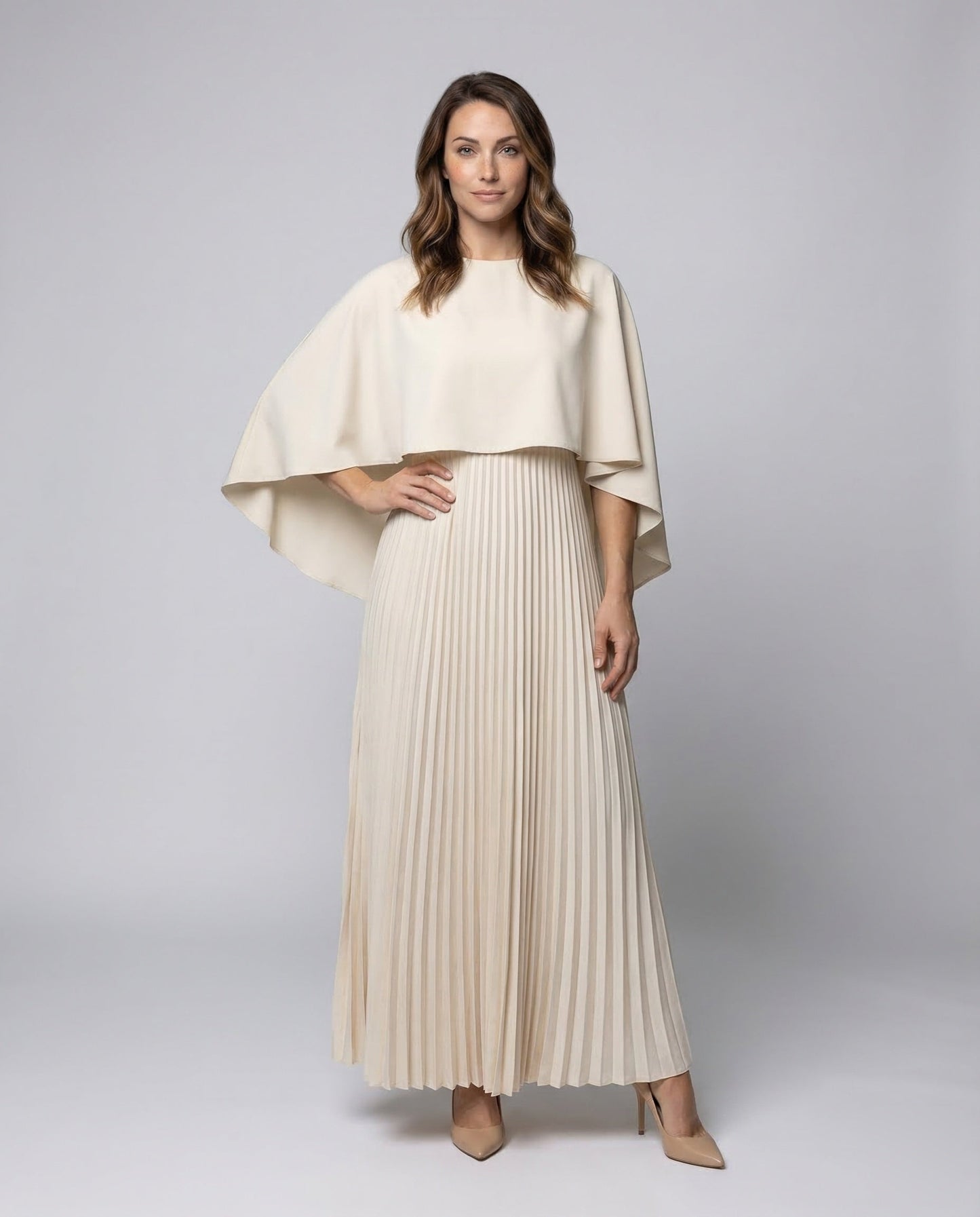 Damen Maxikleid mit Plissee und Cape-Overlay - Eveloria