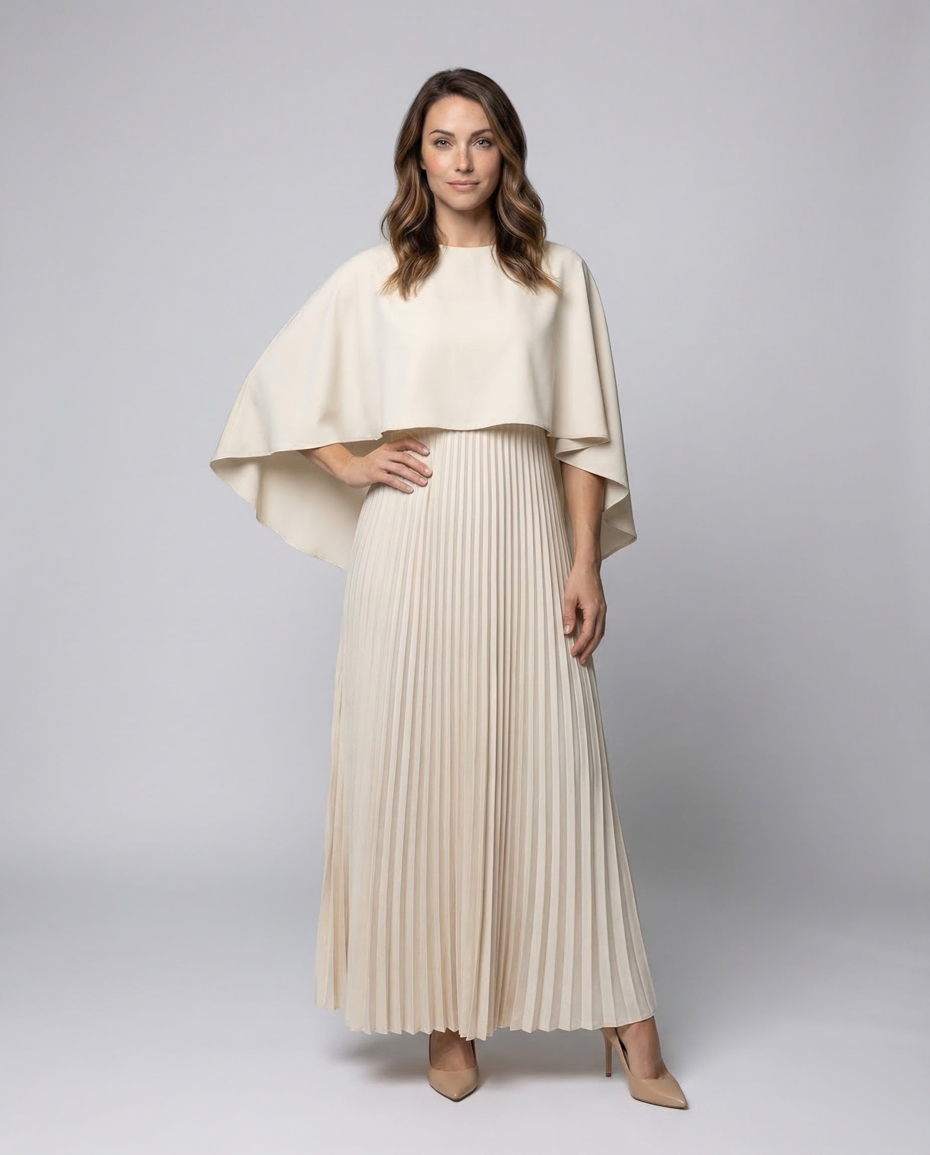 Damen Maxikleid mit Plissee und Cape-Overlay - Eveloria