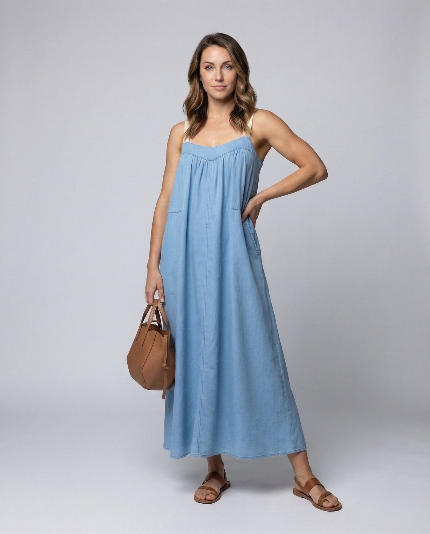 Damen Maxikleid mit Kontrastträgern und Eingrifftaschen - Eveloria