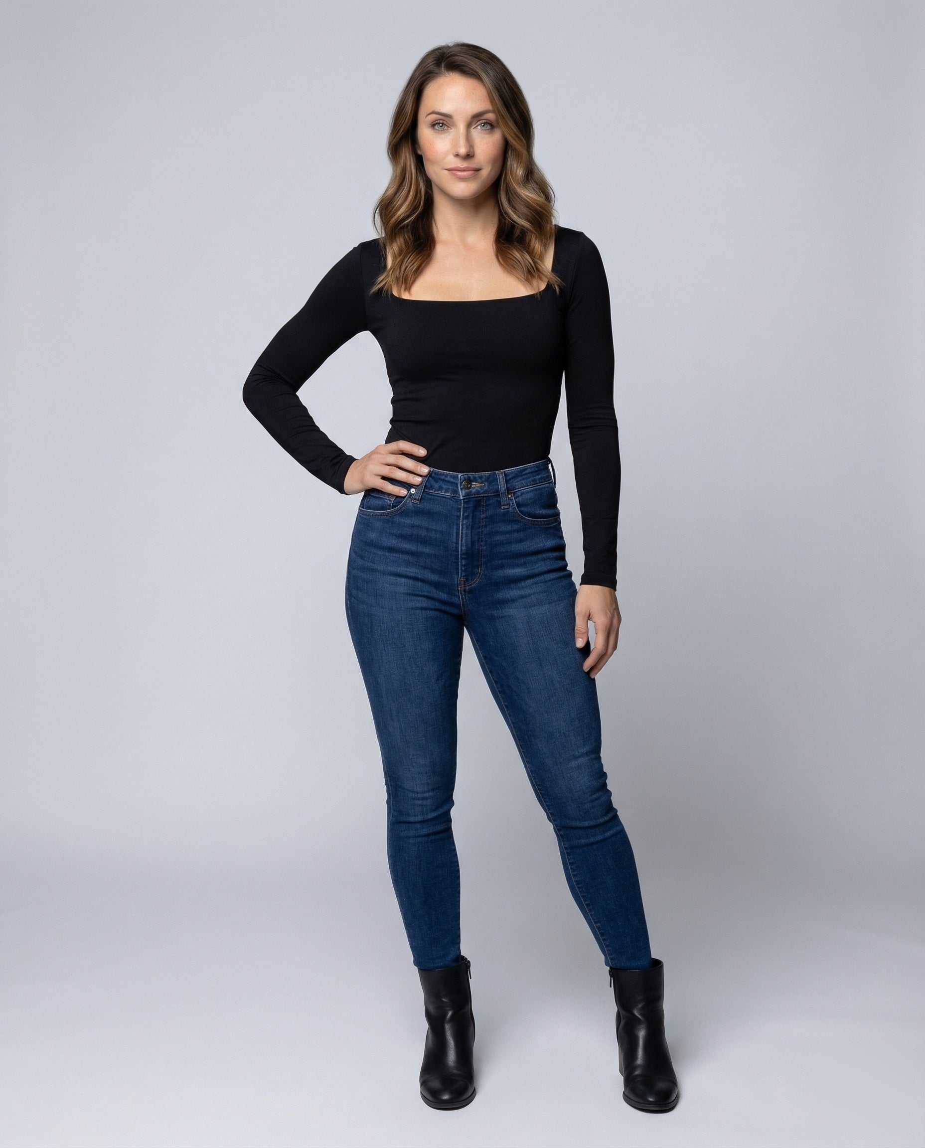 Damen Langarmshirt Carré-Ausschnitt Figurbetont wird zu:
Damen - Eveloria
