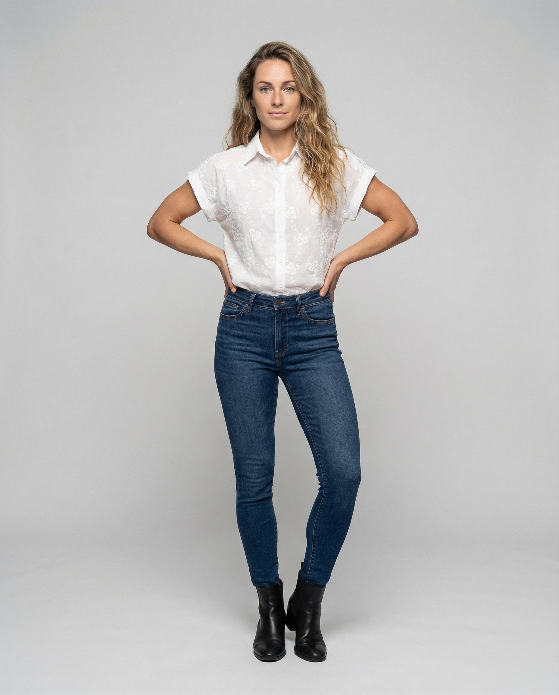 Damen Hemdbluse Lochstickerei Kentkragen Weiss - Eveloria