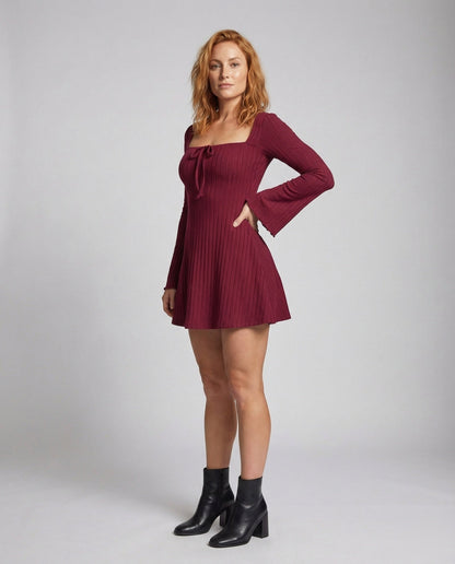 Damen Minikleid Rippstrick Trompetenärmel Quadratausschnitt - Eveloria
