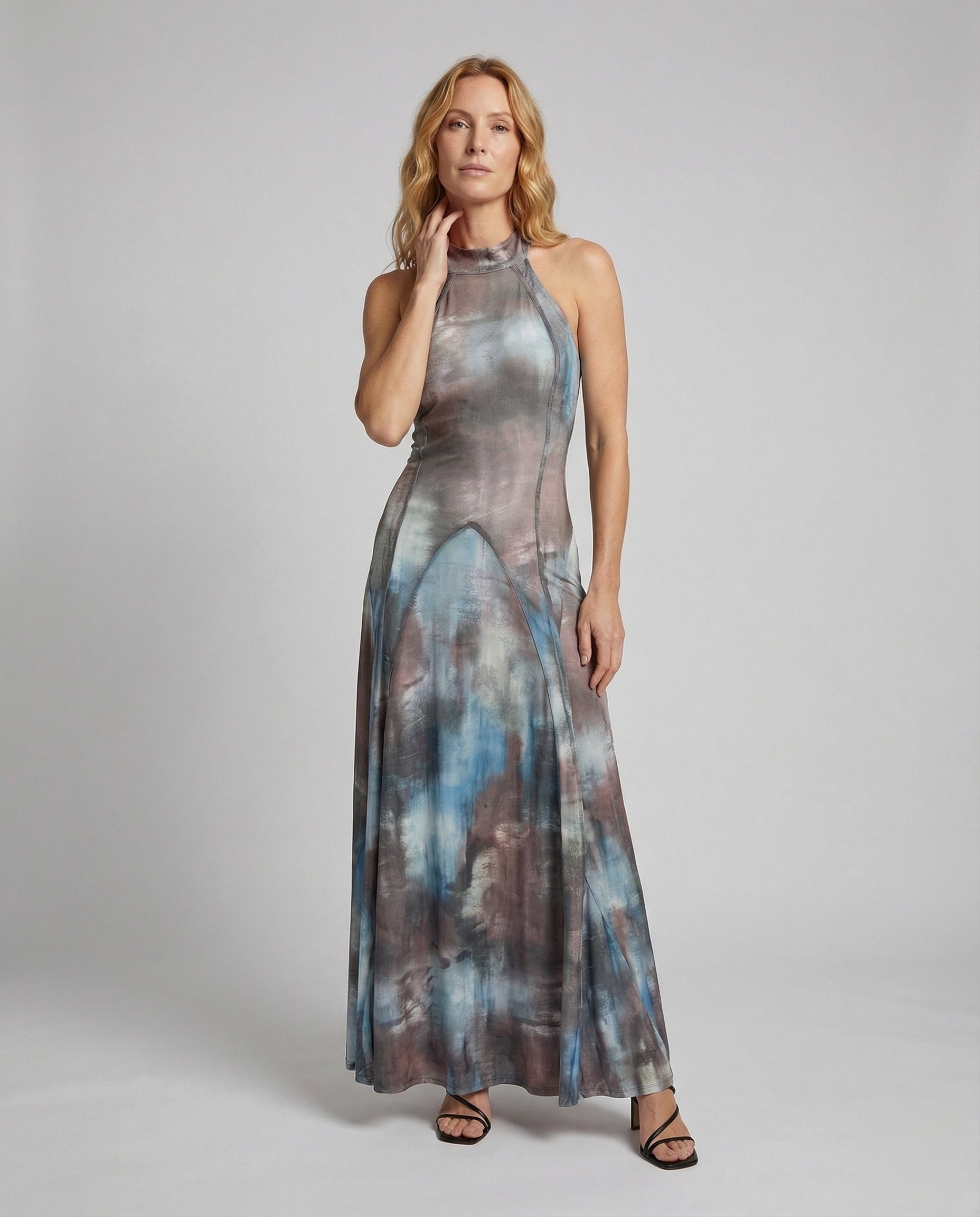 Damen Maxikleid mit Halterkragen und Tellerrock - Eveloria