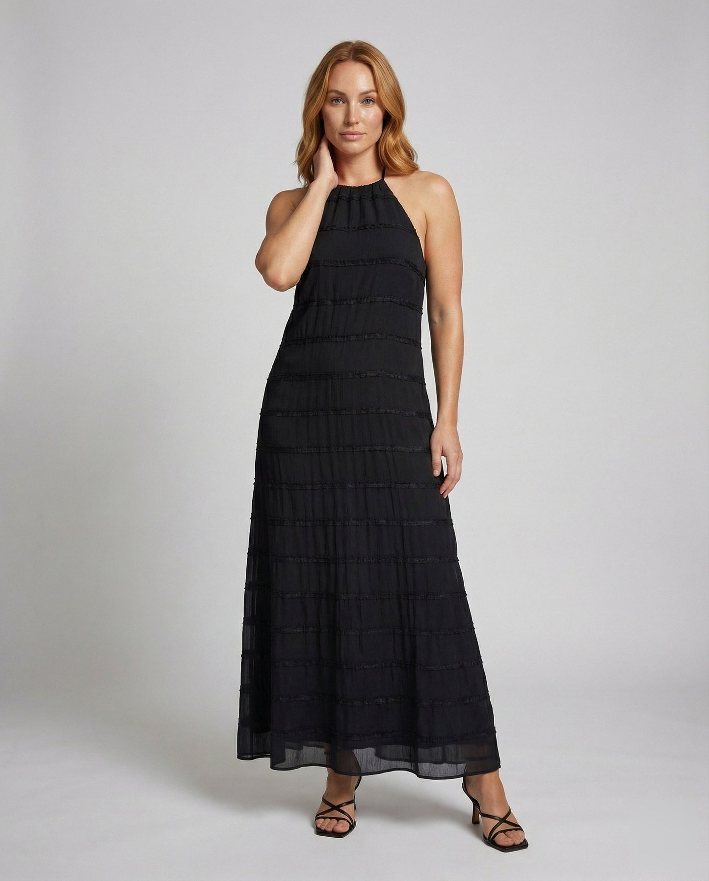 Damen Haltermaxikleid Crinkle-Stoff Schlank Schwarz - Eveloria