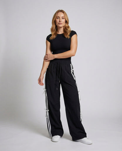 Damen Sporthose Weit Bequem Mit Seitenschlaufen - Eveloria