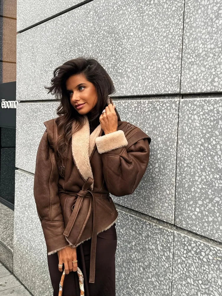 Damen Kunstlederjacke mit Fleecefutter und Bindegürtel