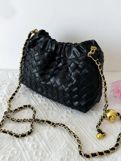 Damen-Tasche mit goldener Kette