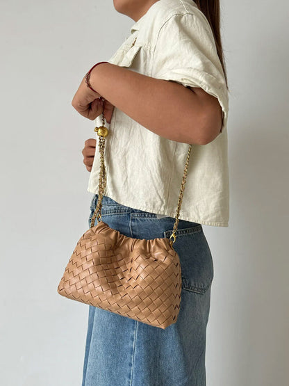 Damen-Tasche mit goldener Kette