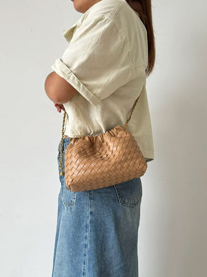Damen-Tasche mit goldener Kette
