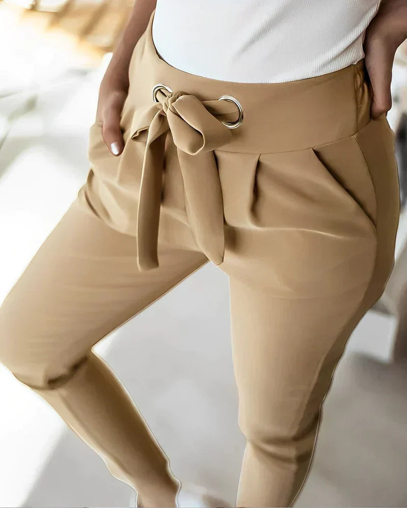 Damen Slim Fit Stoffhose mit Bindegürtel Schwarz - Eveloria