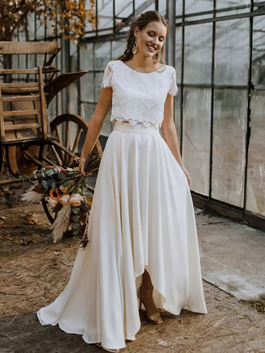 Elegantes Brautkleid Spitzenoberteil fließender Rock Weiß - Eveloria