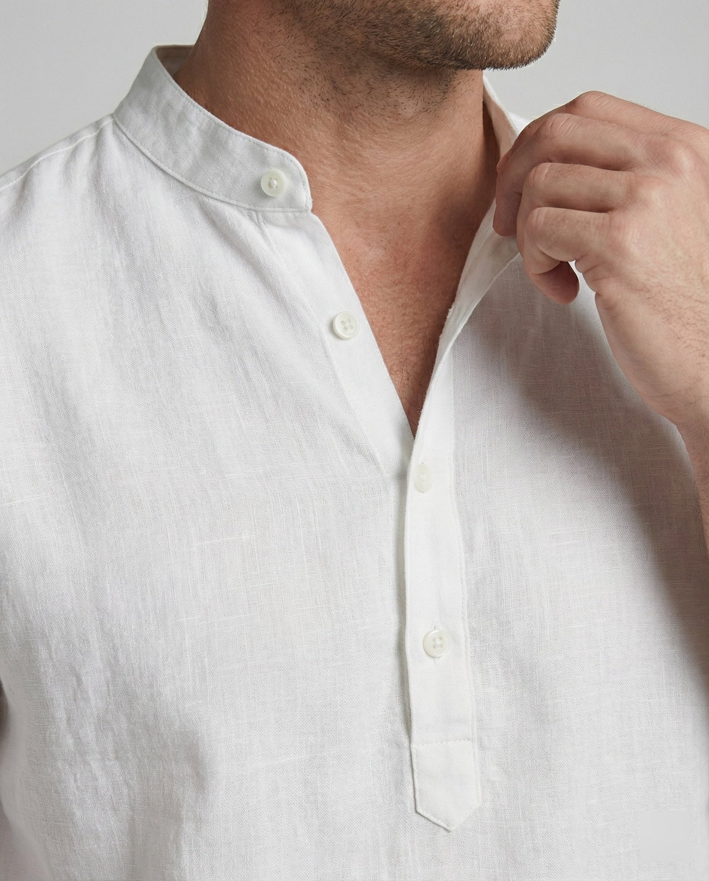 Elegantes Herren Leinenhemd Mit Kragen Weiß