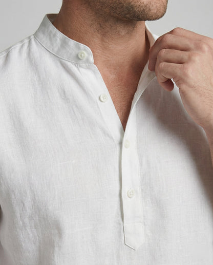 Elegantes Herren Leinenhemd Mit Kragen Weiß