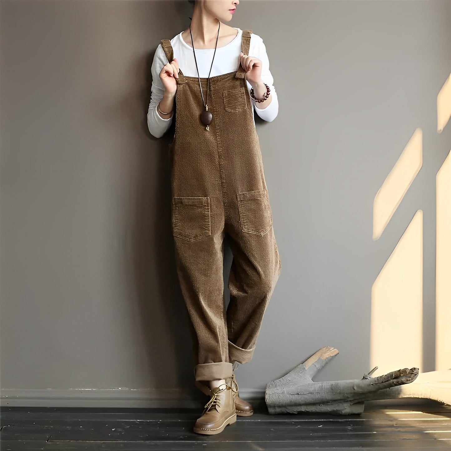 Damen Samt Latzhose Retro-Design Beige - Eveloria