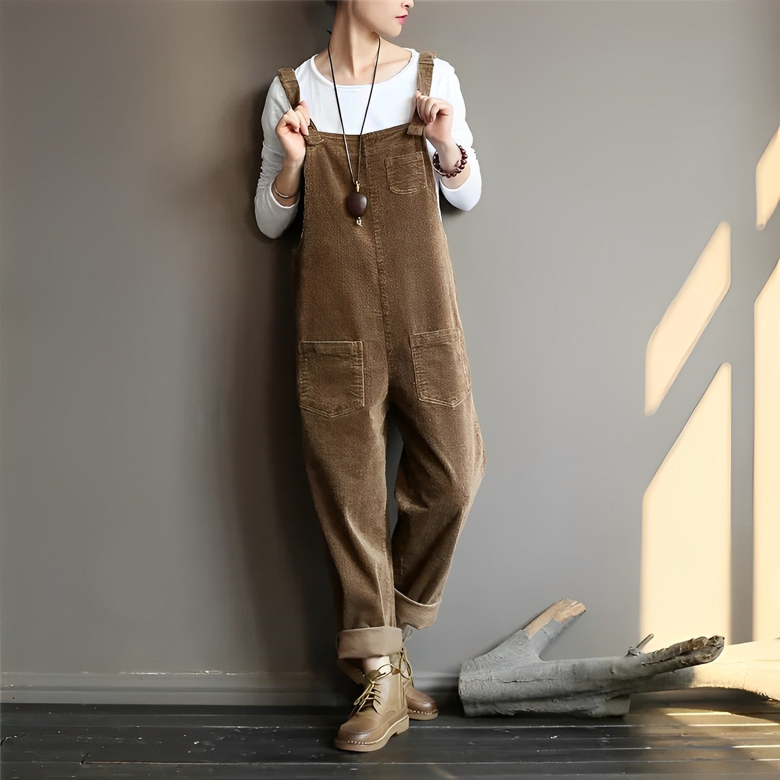 Damen Samt Latzhose Retro-Design Beige - Eveloria