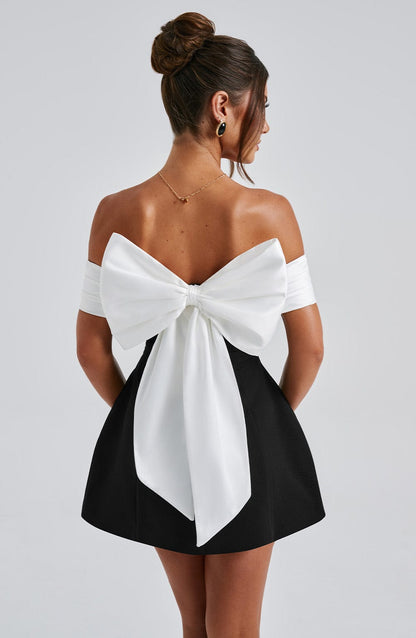 Schulterfreies Damenminikleid Kontrastoberteil