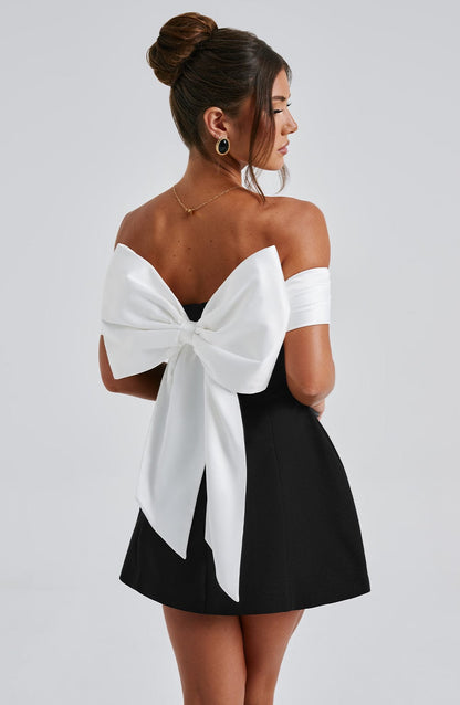 Schulterfreies Damenminikleid Kontrastoberteil