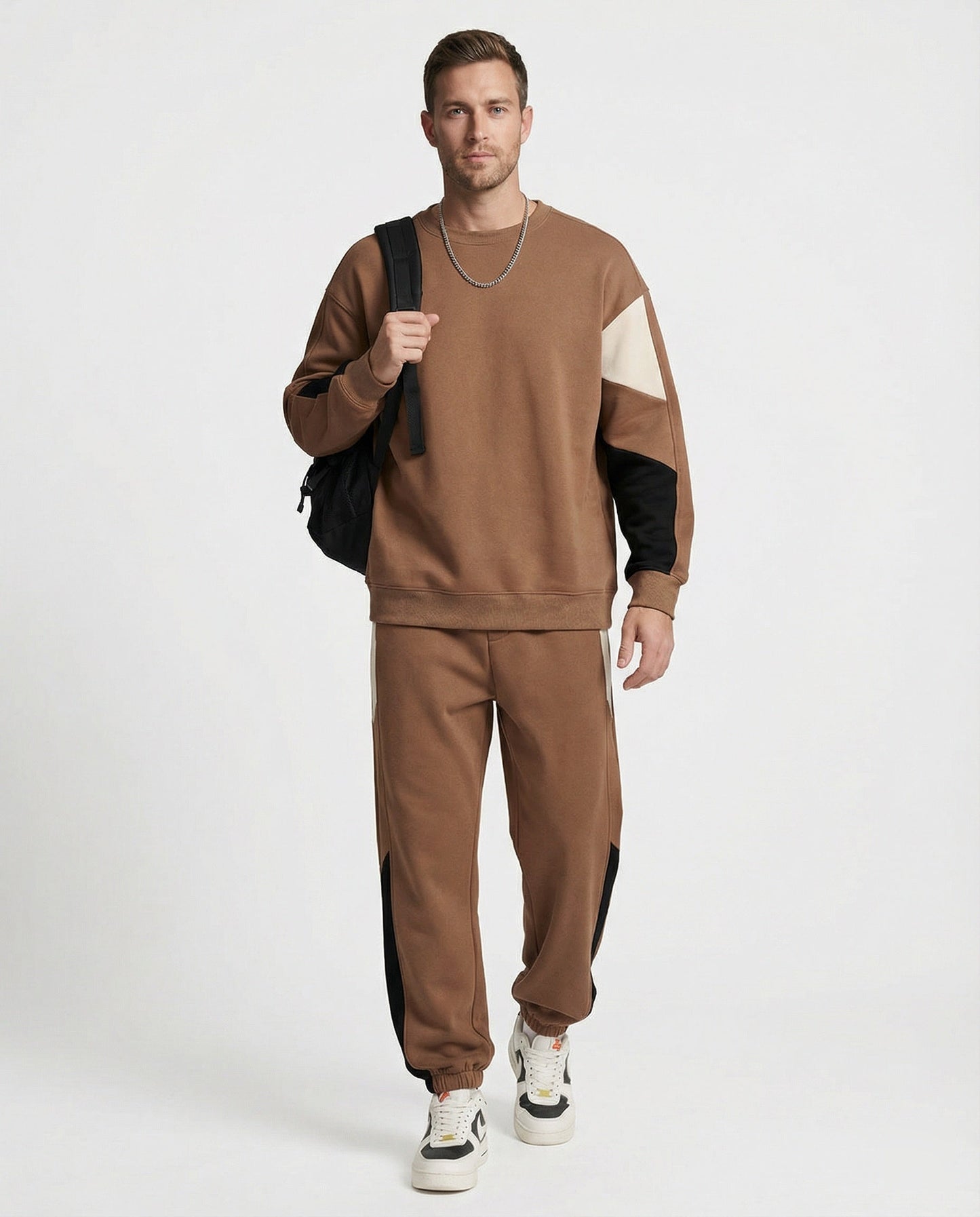 Herren Sweatset mit Print und Jogginghose wird zu:
Herren Sweatanzug
