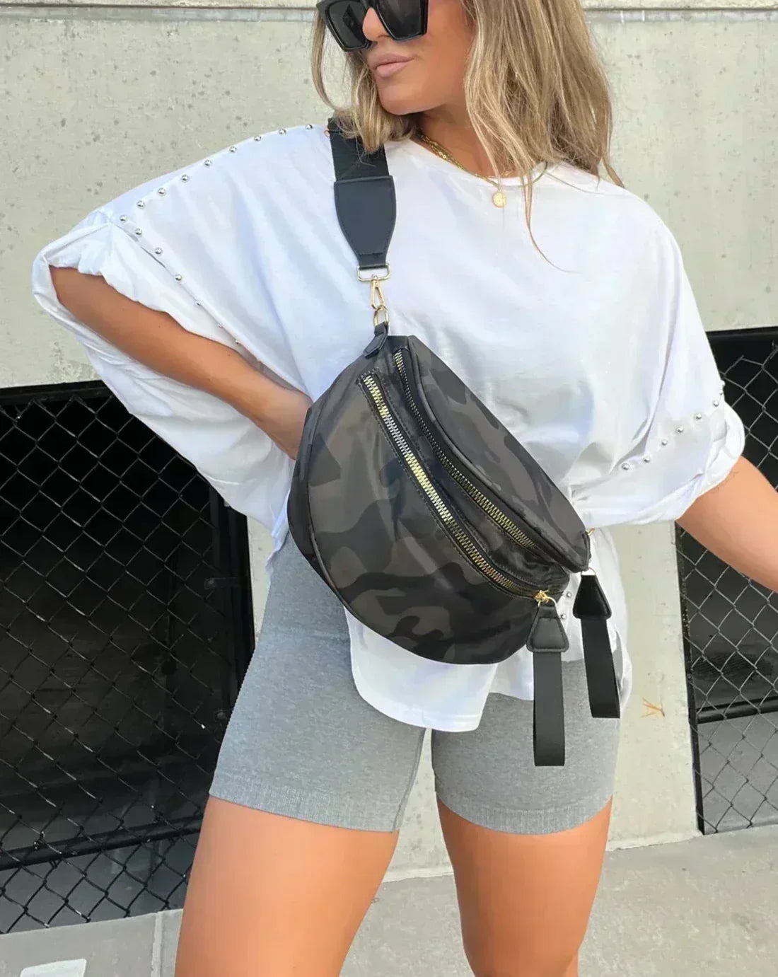 Eveloria Damen Oversized Nieten T-Shirt