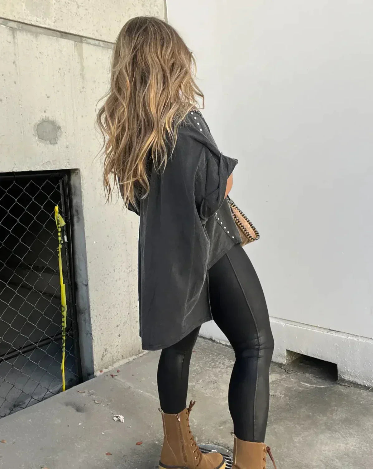 Eveloria Damen Oversized Nieten T-Shirt