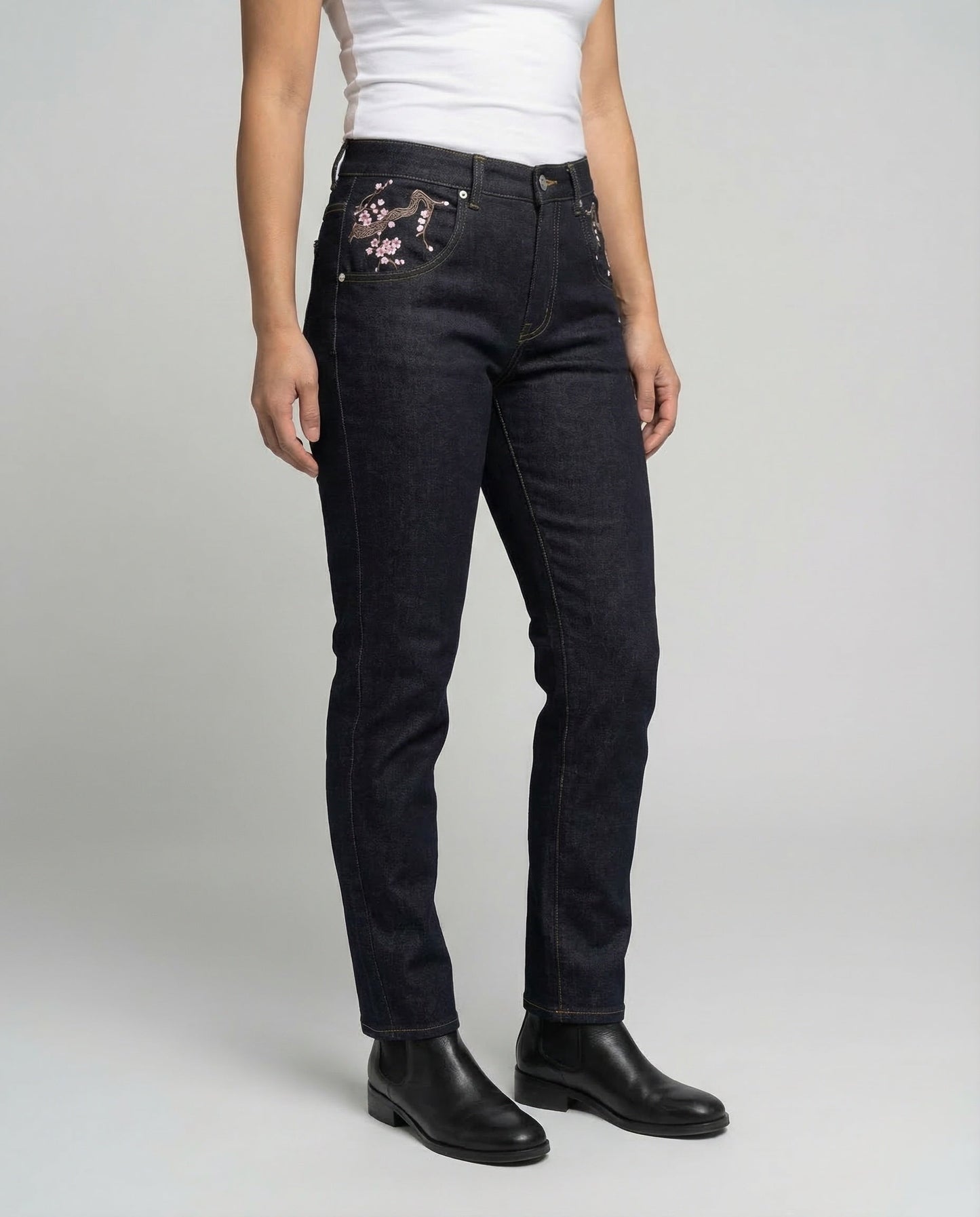 Damen High Waist Jeans mit Perlenstickerei