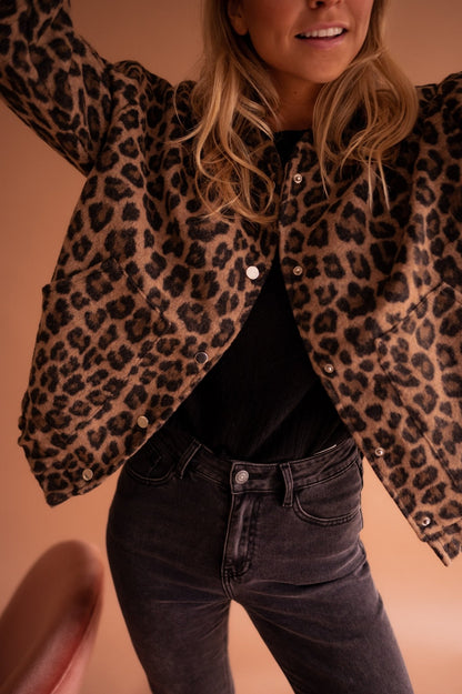 Damenjacke Leopardenmuster Knopfleiste