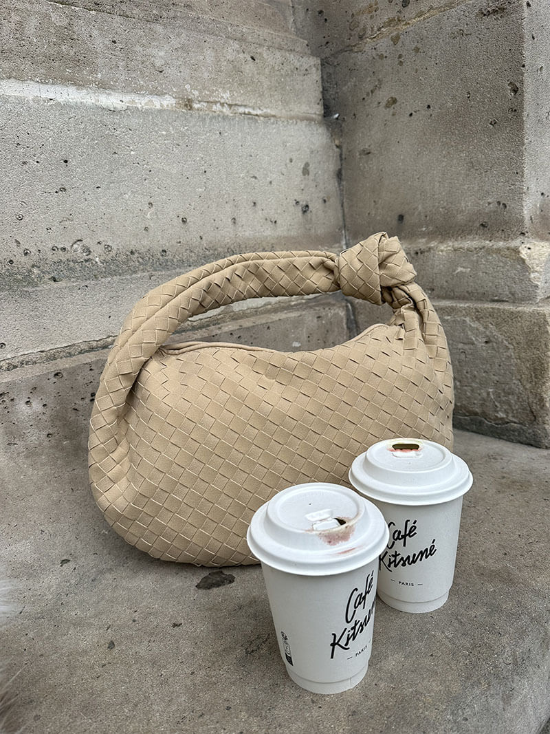 Geflochtete Hobo-Tasche mit Knoten-Detail Braun